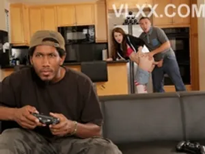 STARS-608,STARS-608 Con quỷ láu lỉnh ở quán izakaya nơi tôi làm thêm đã quyến rũ tôi bằng những lời lẽ tục tĩu mới học được...